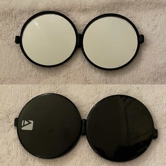 Pocket Compact double mirror with its own carry case perfect size for your purse - Picture 3 of 8